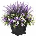 Arrangement de lavande et pétunias en pot noir
